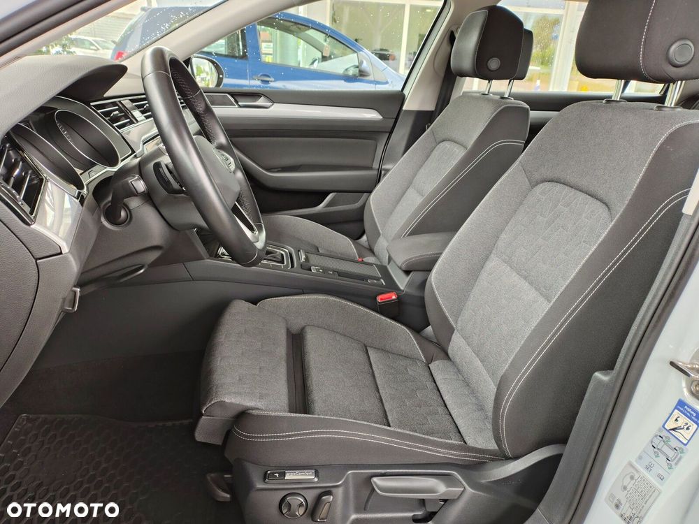 Volkswagen Passat - 12