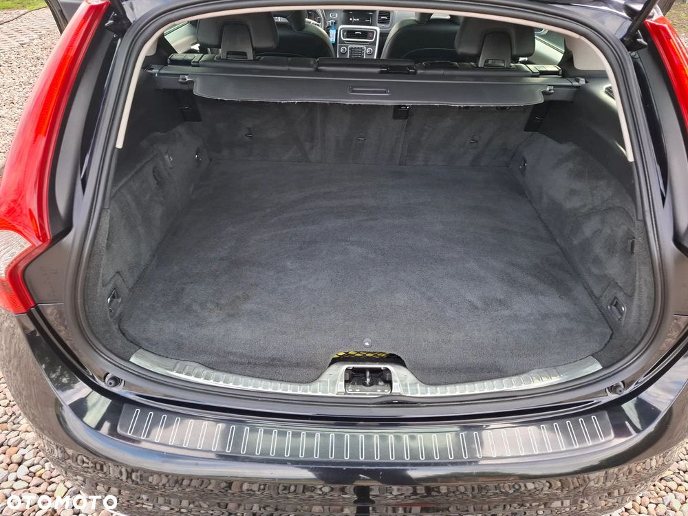 Volvo V60 D6 AWD Plug-in Hybrid R-Design Summum - 13