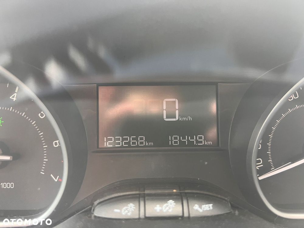 Peugeot 2008 1.2 Pure Tech Active - 13