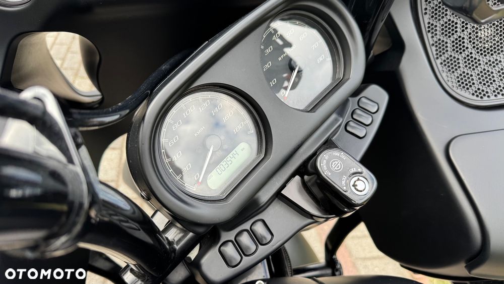 Harley-Davidson Touring Road Glide - 14