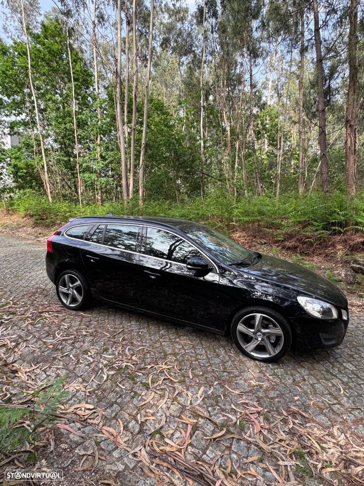 Volvo V60 2.0 D3 Momentum Start/Stop - 4