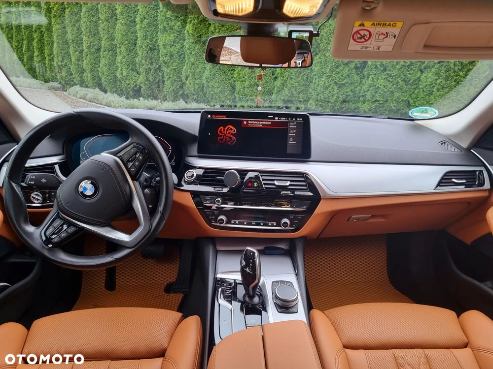 BMW Seria 5 520d Touring Luxury Line - 13