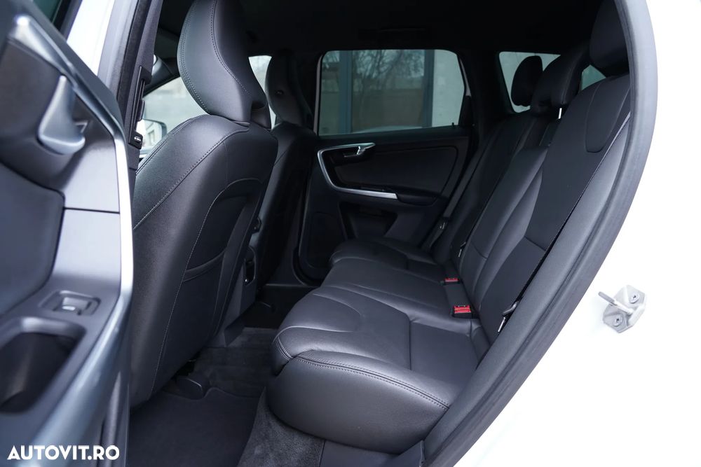 Volvo XC 60 D4 AWD Geartronic Summum - 8