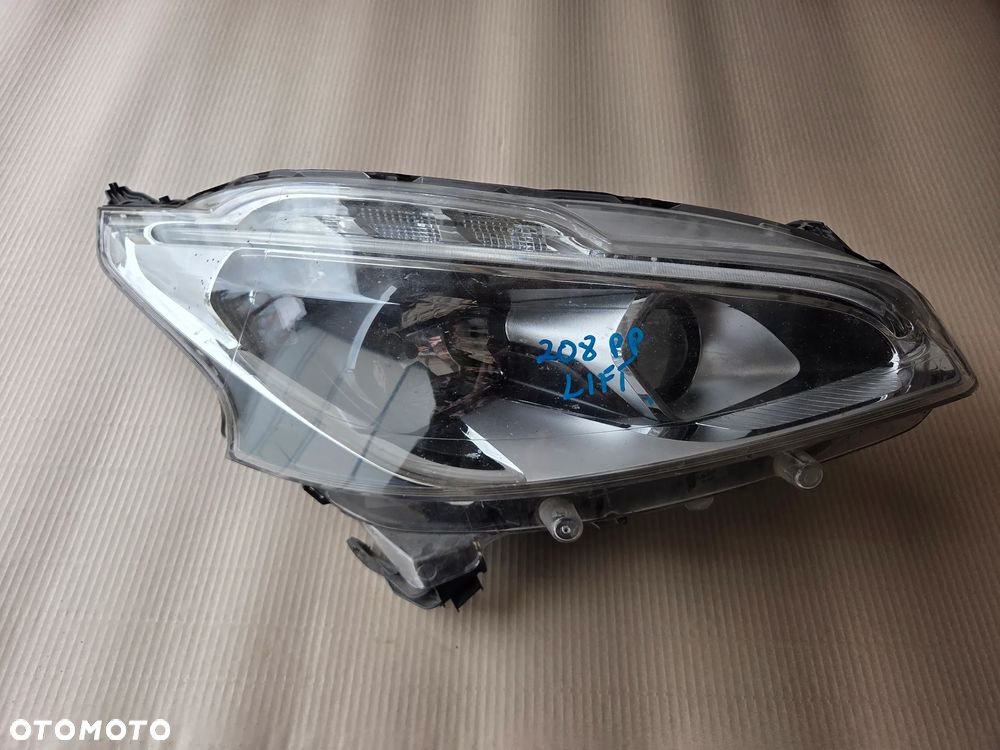 Lampa przednia lewa  Peugeot 208 I LIFT - 1