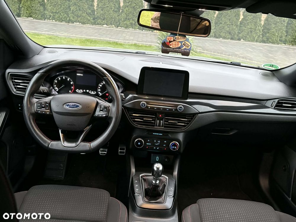 Ford Focus 1.5 EcoBoost ST-Line - 11