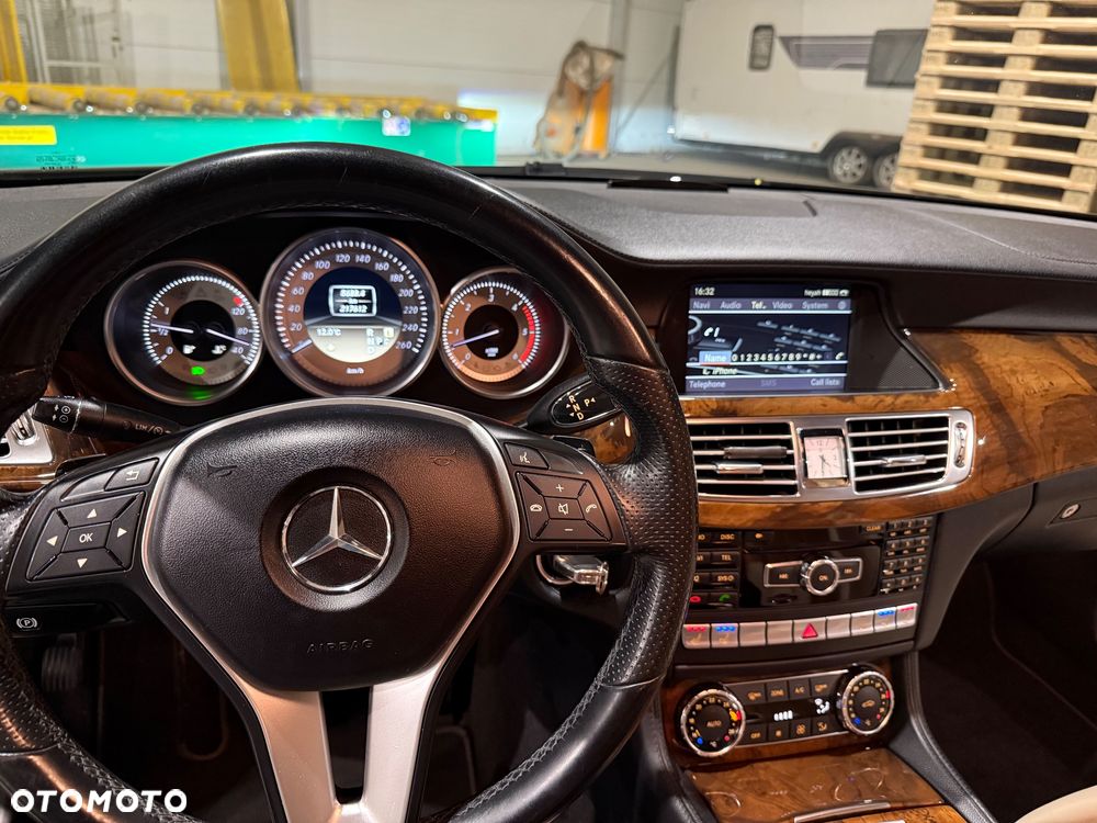 Mercedes-Benz CLS - 25