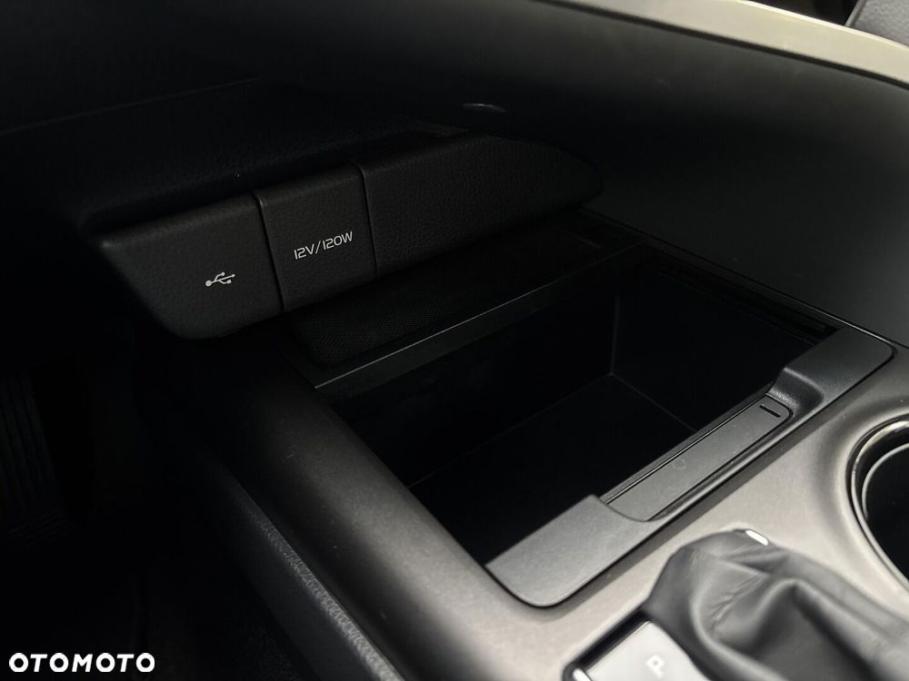 Toyota Camry 2.5 Hybrid Comfort CVT - 28