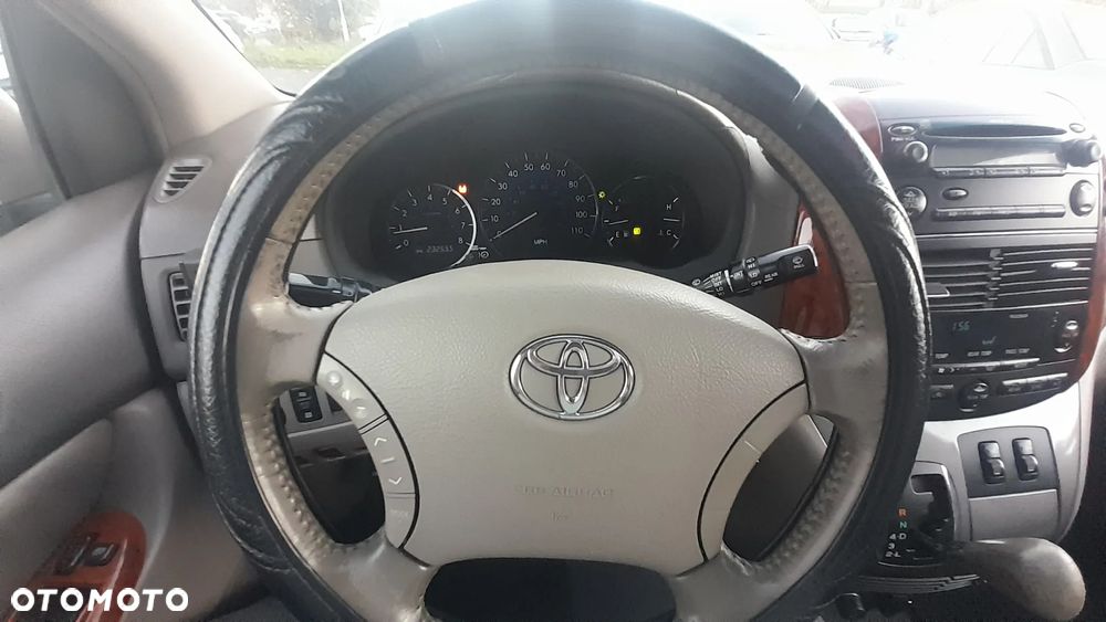 Toyota Sienna 3.3 LE AWD - 21