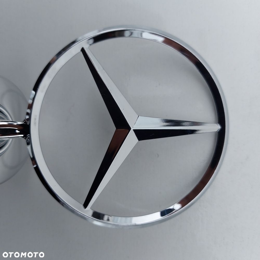 ZNACZEK EMBLEMAT NA MASKE MERCEDES GLE W167 C W204 E W211 W212 W213 S W221 W222 W223 EQS W296 ORYGINAL NOWY 2218800086 - 9
