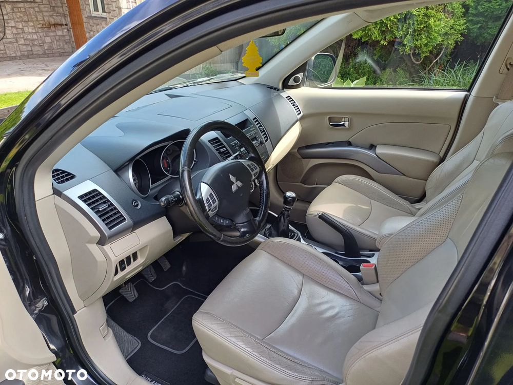 Mitsubishi Outlander 2.0 DID Intense + - 17