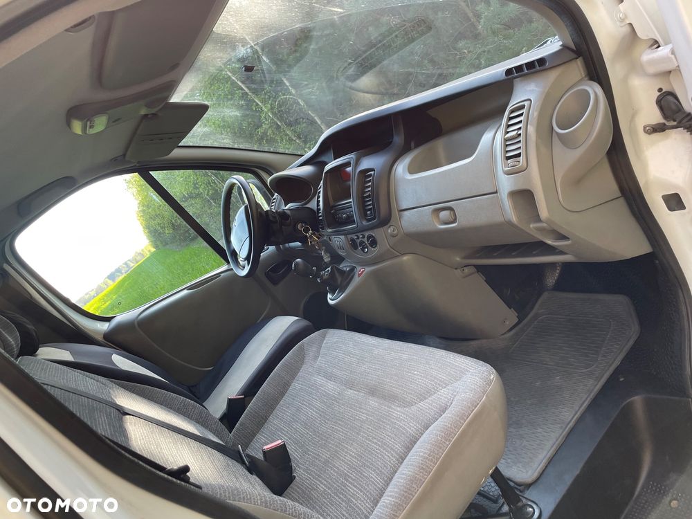 Renault Trafic 2.0 DCI - 11