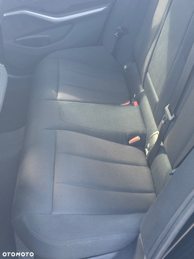 BMW Seria 3 318d Advantage - 32