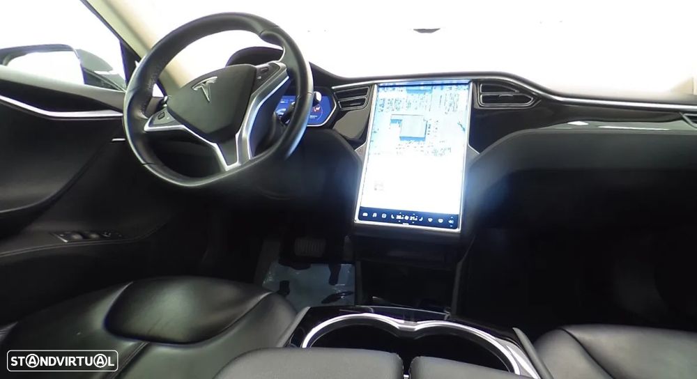 Tesla Model S - 7