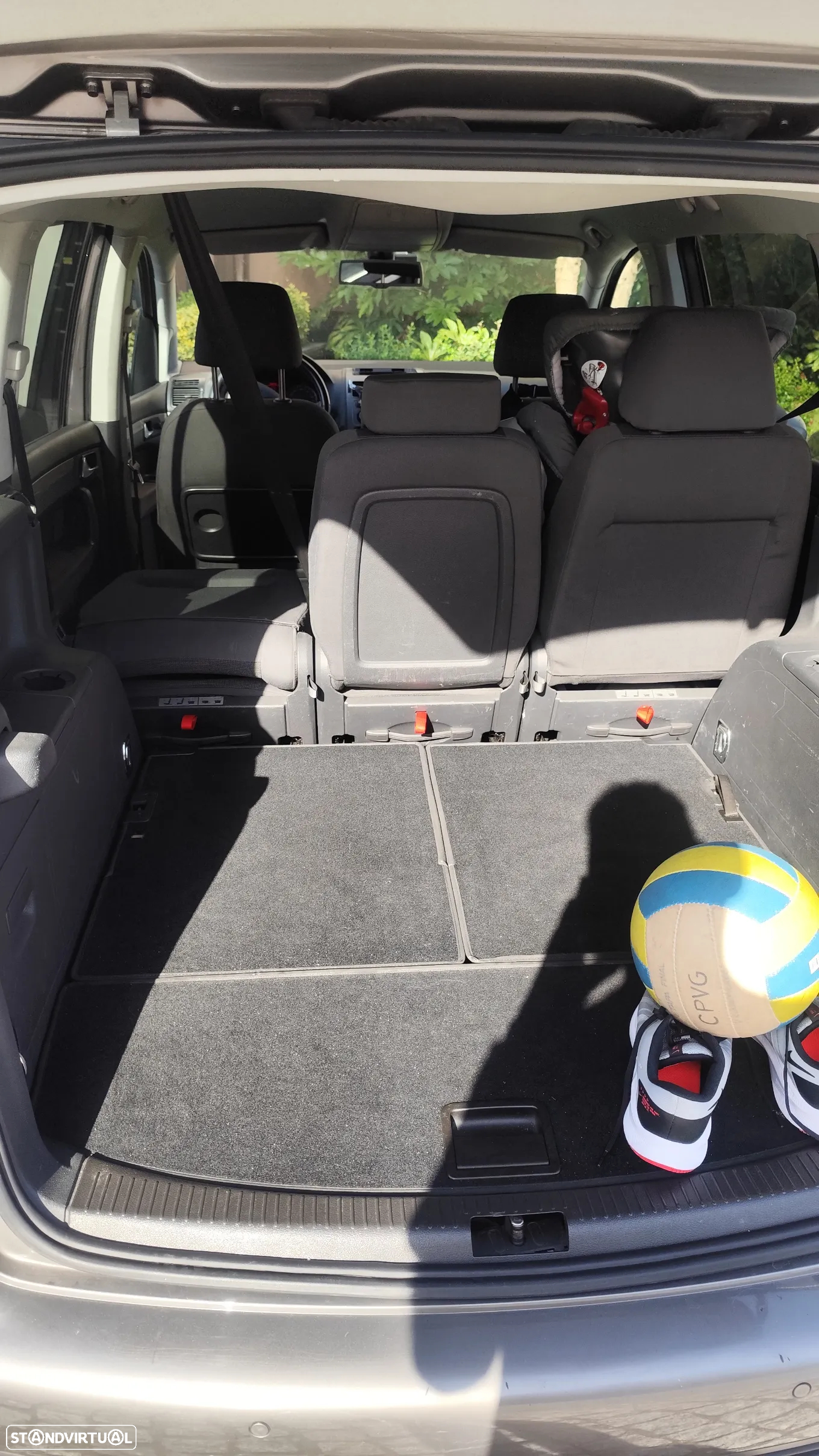 VW Touran 1.9 TDi Highline 7L - 12