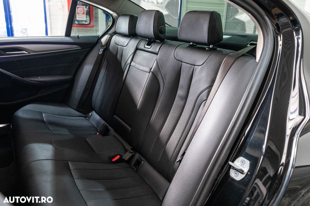BMW Seria 5 520d Aut. Luxury Line - 7