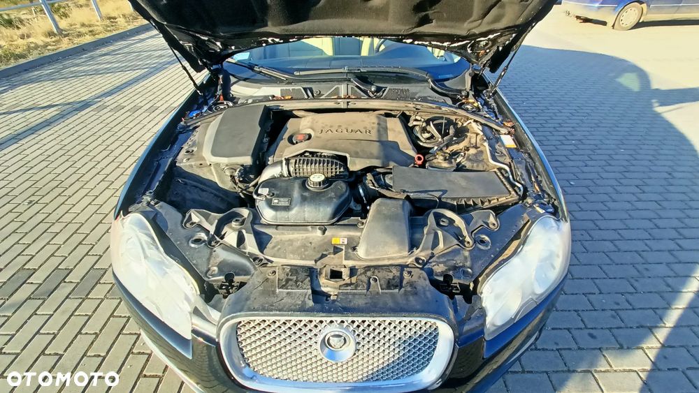Jaguar XF 2.7 V6 D Luxury - 31