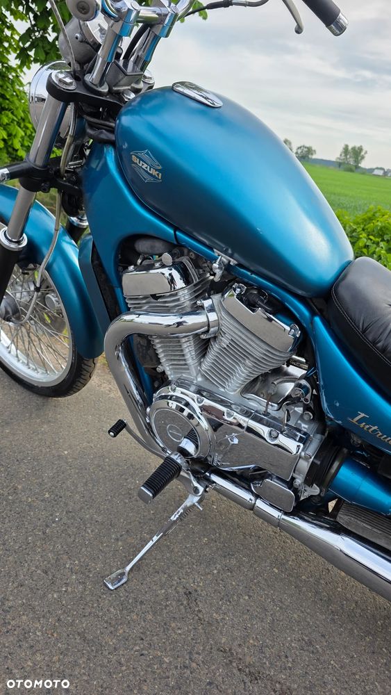 Suzuki Intruder - 12