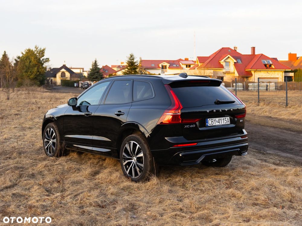 Volvo XC 60 B4 B Plus Dark - 4