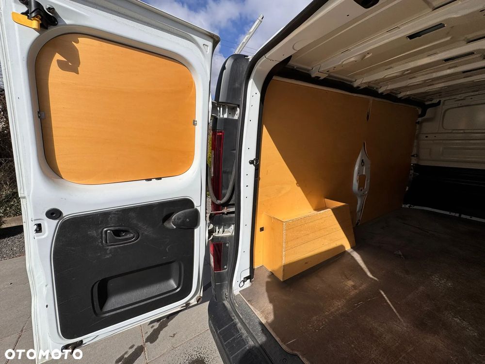 Renault TRAFIC - 24