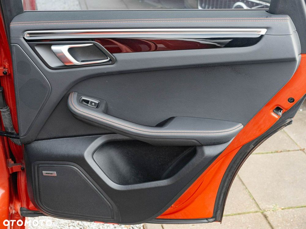 Porsche Macan T - 30