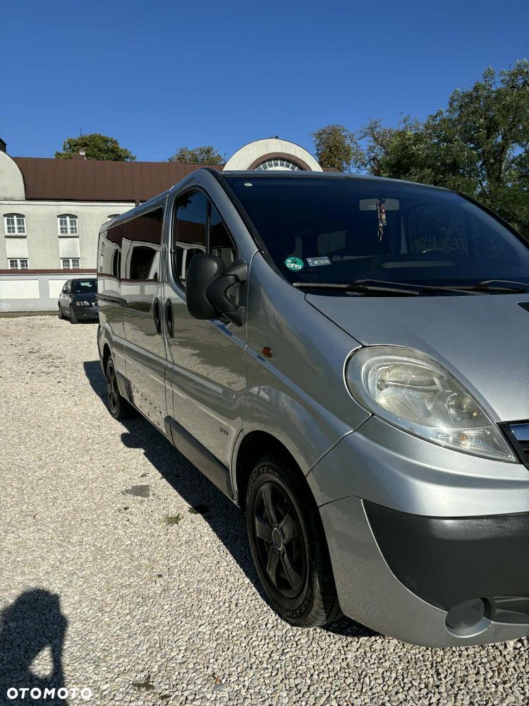 Opel Vivaro - 1
