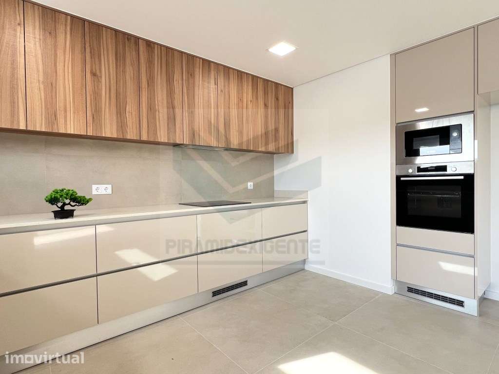 Moradia Isolada, Nova, 3 Suítes, Piscina, Garagem, AZEITÃO! - Grande imagem: 4/26
