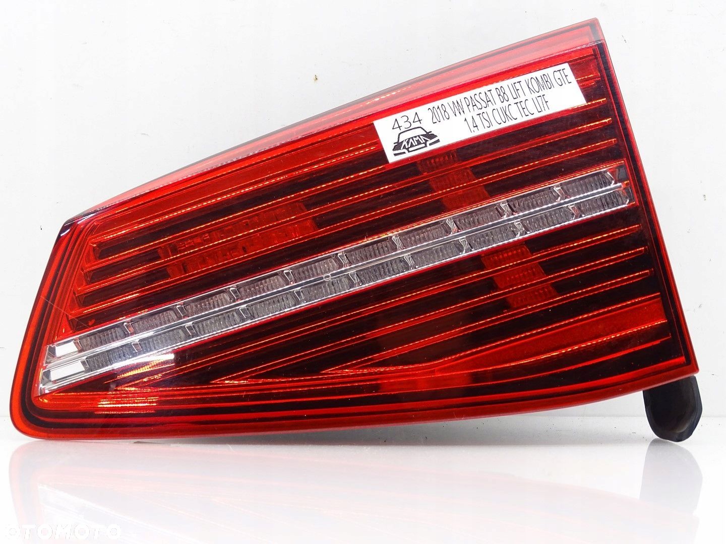 LAMPA LED PRAWY TYŁ PRAWA TYLNA W KLAPĘ KLAPY VW PASSAT B8 3G 3G9945308D - 1