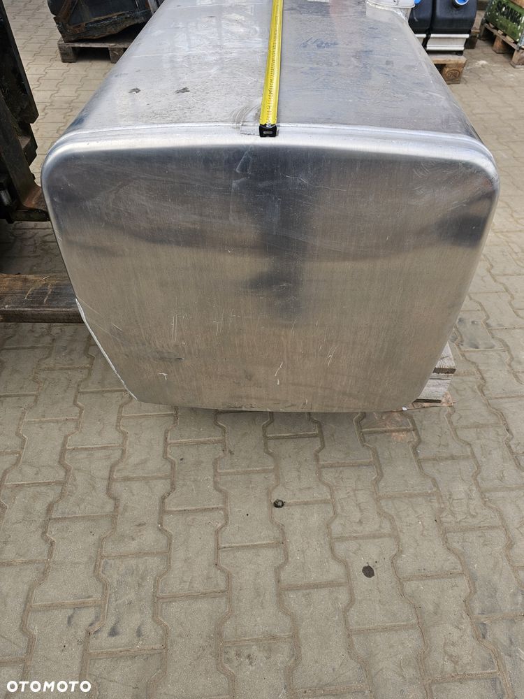 zbiornik paliwa 630L Mercedes Actros Axor - 2