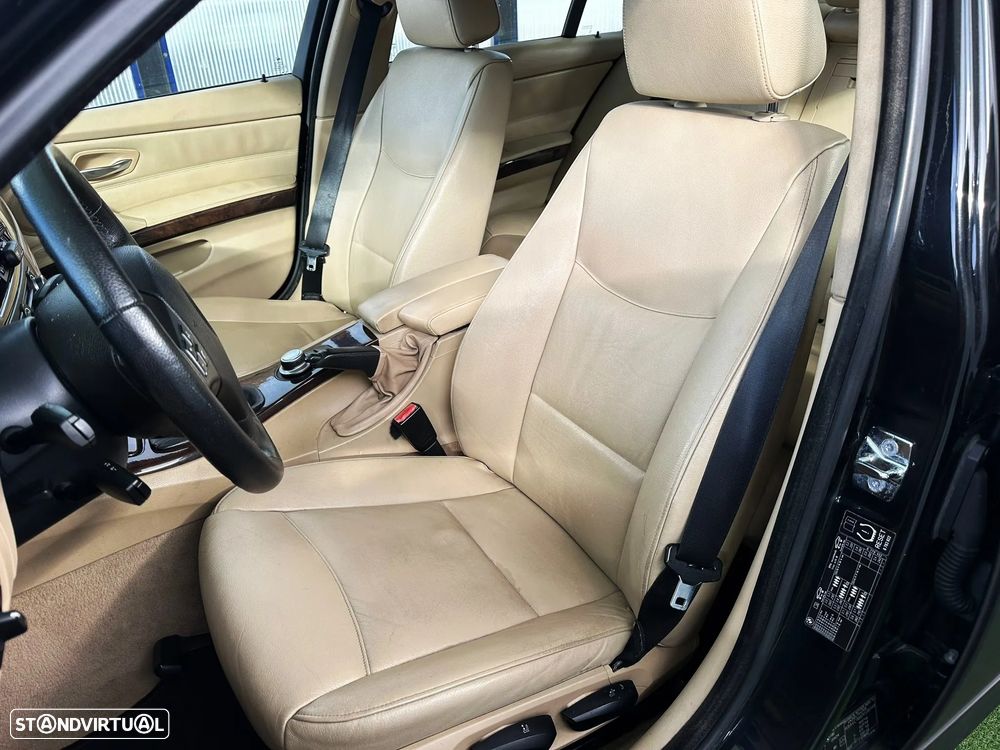 BMW 320 d Navigation Sport - 10