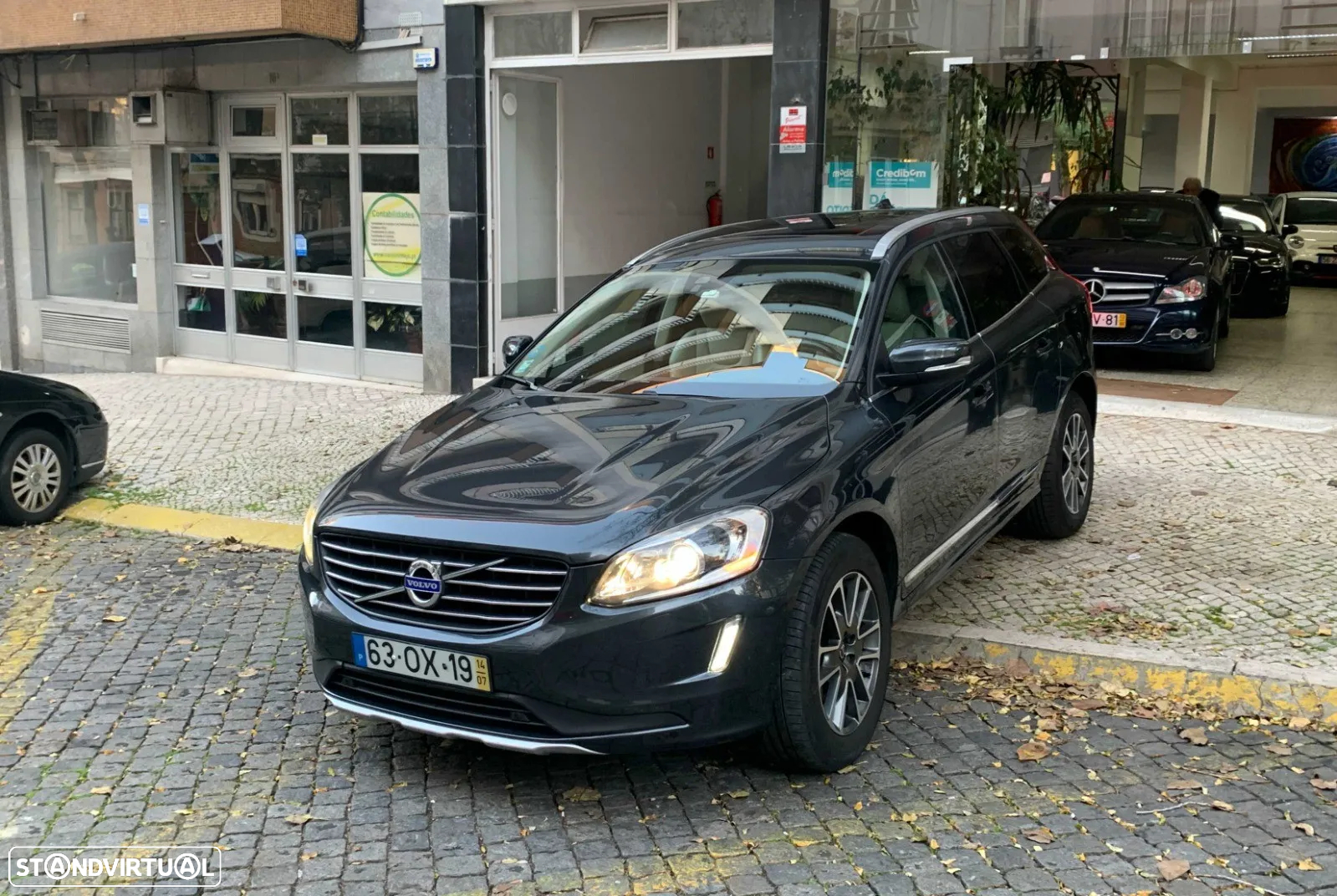 Volvo XC 60 2.0 D4 R-Design Summum Geartronic - 11