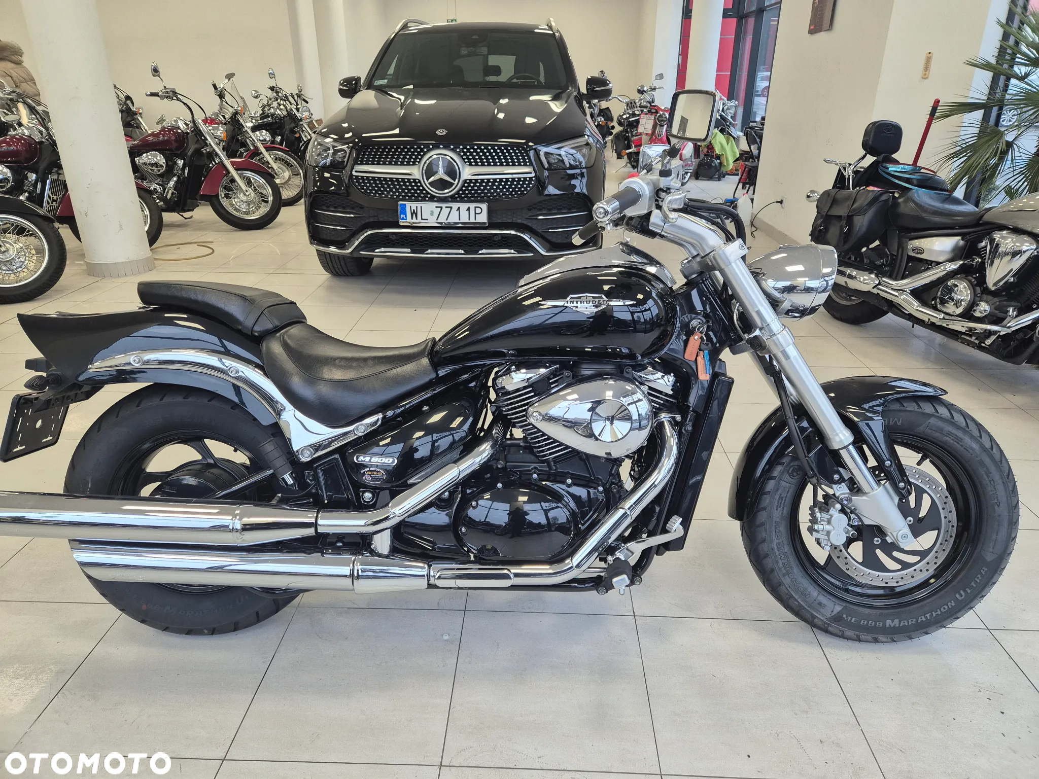 Suzuki Intruder - 14
