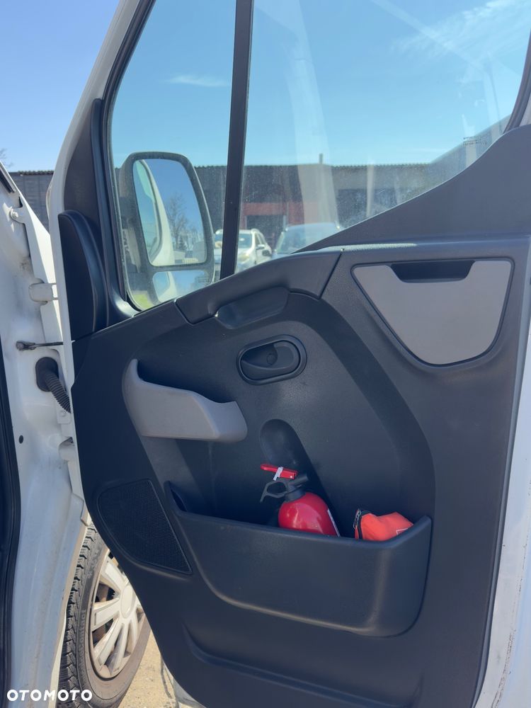 Nissan NV400 - 12