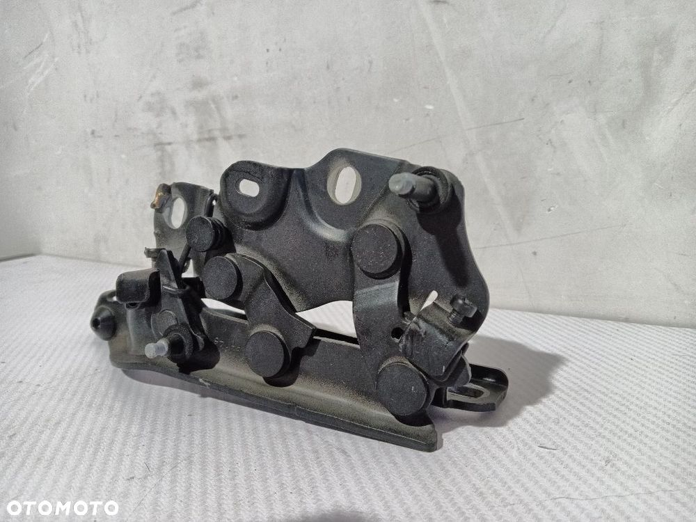 ZAWIAS MASKI PRAWY AUDI A3 8V 8V0823302 - 4