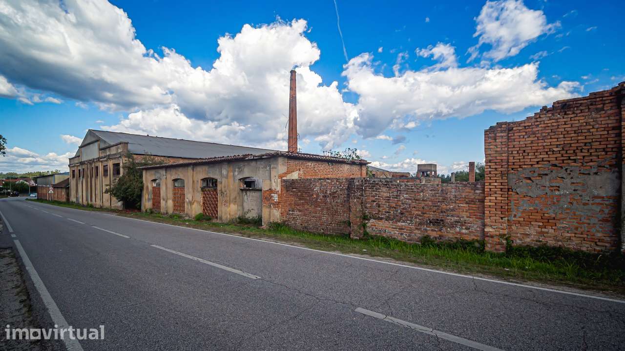 Propriedade com área coberta de 6939m² e 6 ter. rústicos, Tondela - Grande imagem: 2/22