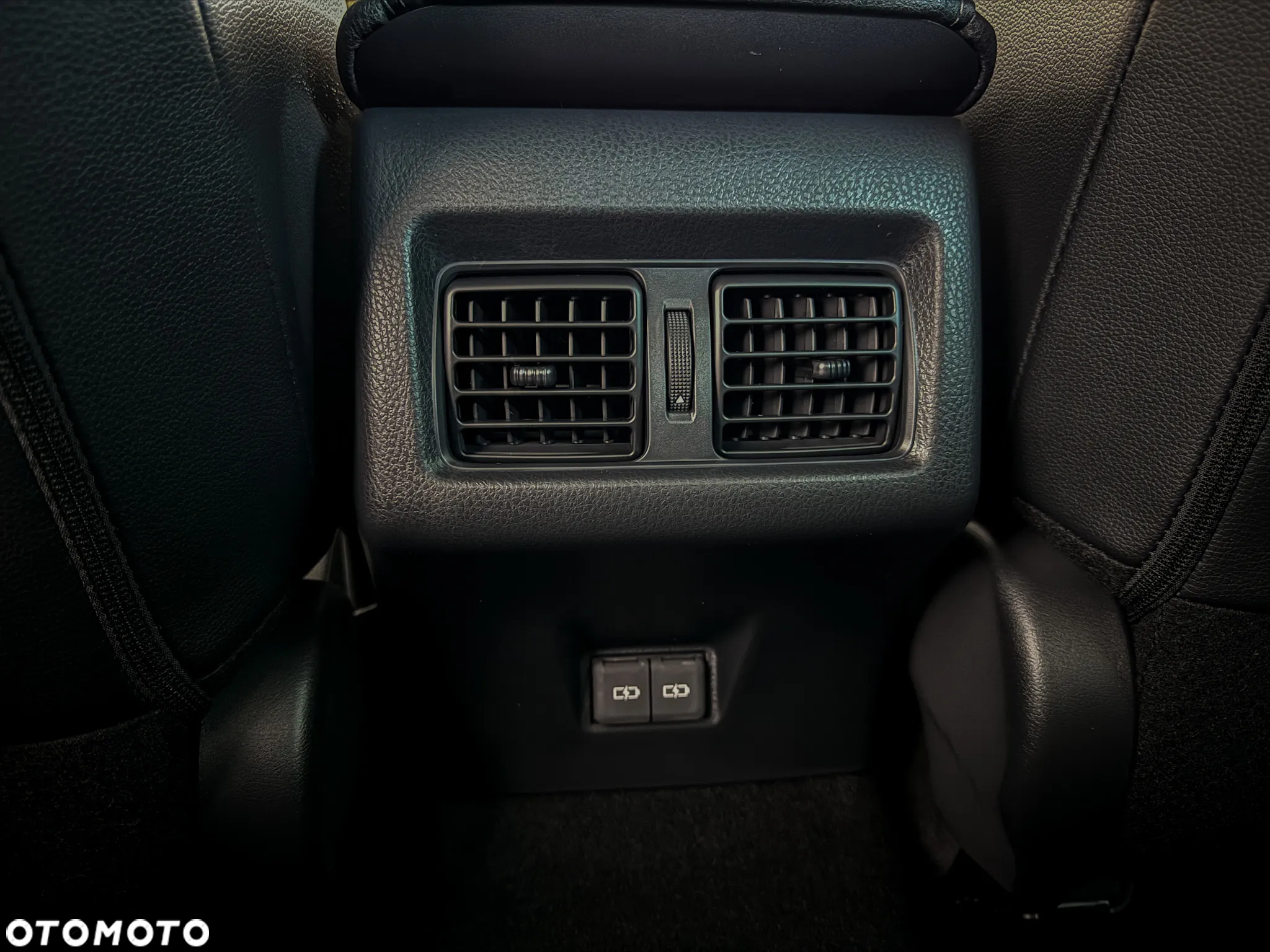 Toyota Camry - 12