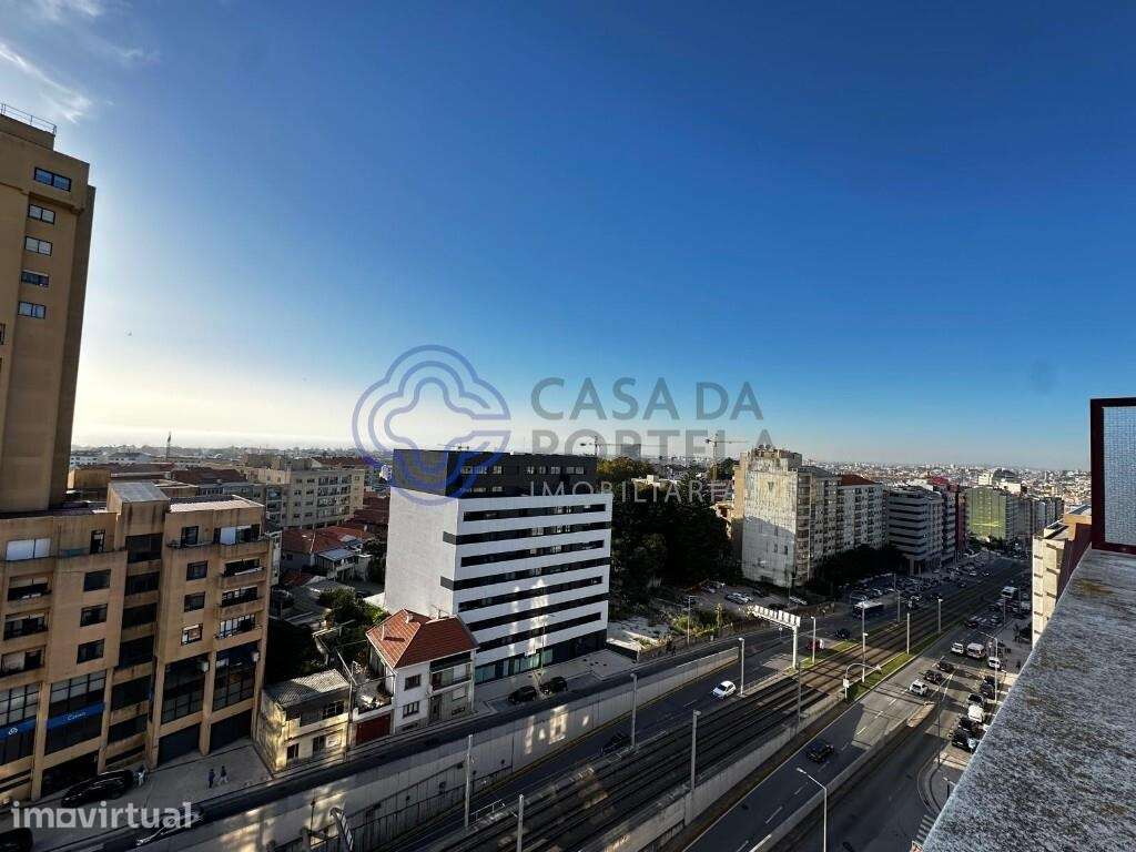 Escritório Remodelado com Terraço + AL | Metro Santo Ovídio à Porta - Grande imagem: 4/27
