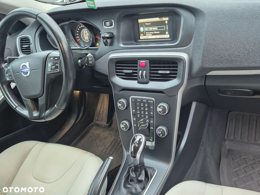 Volvo V40 D3 Momentum - 10