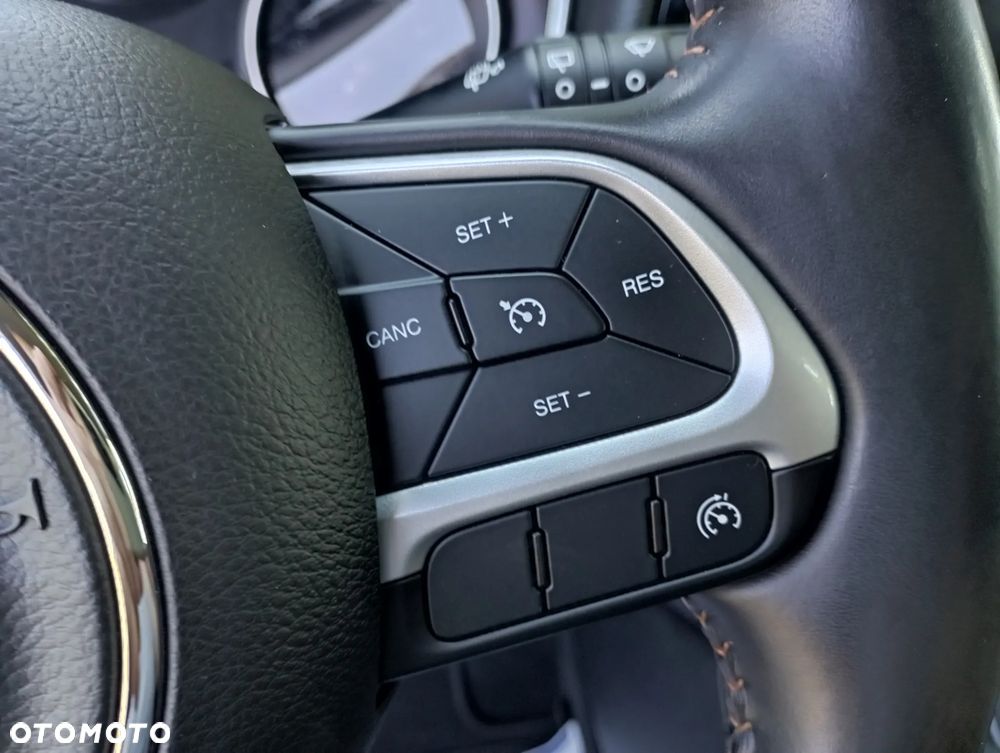 Jeep Compass - 32
