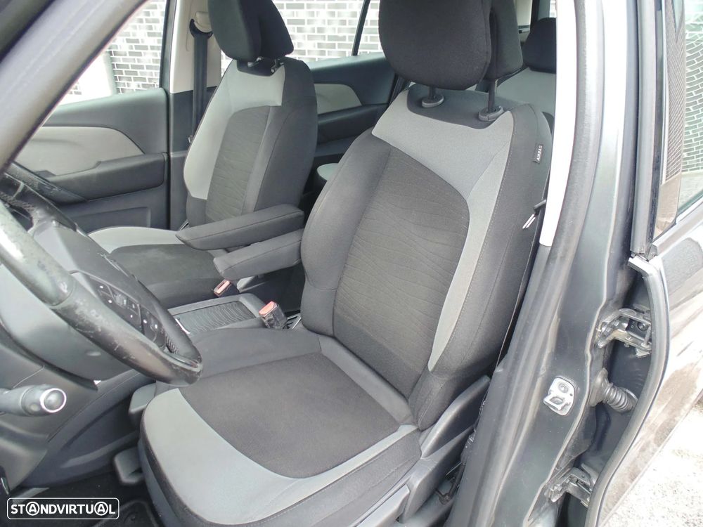 Citroën C4 Grand Picasso 1.6 e-HDi Intensive — fotografia 28