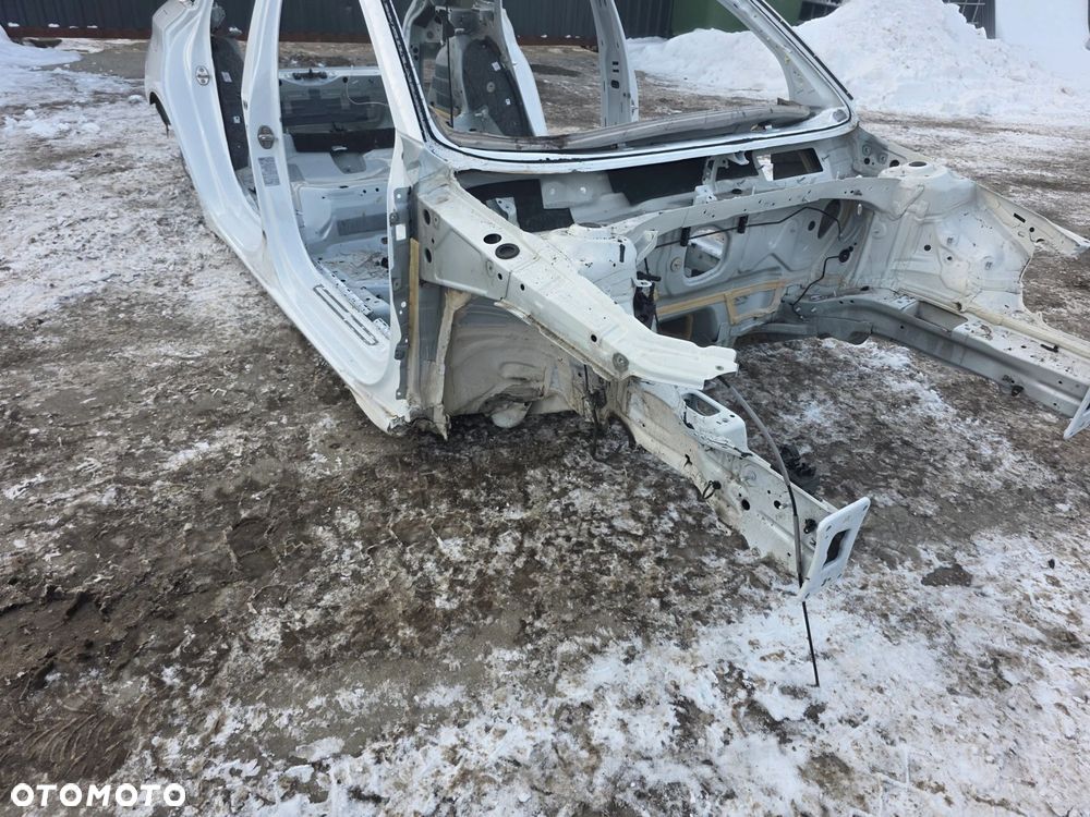 ĆWIARTKA PODŁUŻNICA FARTUCH PRAWY PRZÓD A3 8Y 3-DRZWI SPORTBACK - 1