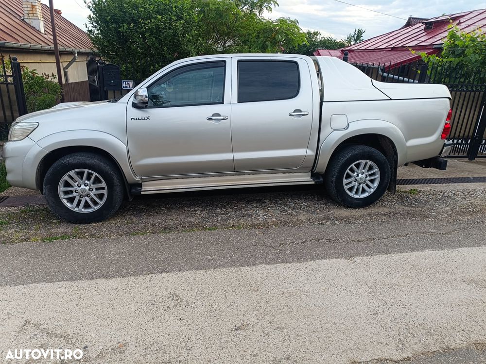 Toyota Hilux - 1
