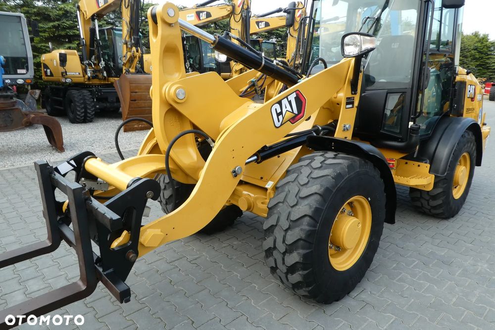 Caterpillar 906M SPROWADZONY ŁYZKA WIDŁY - 9