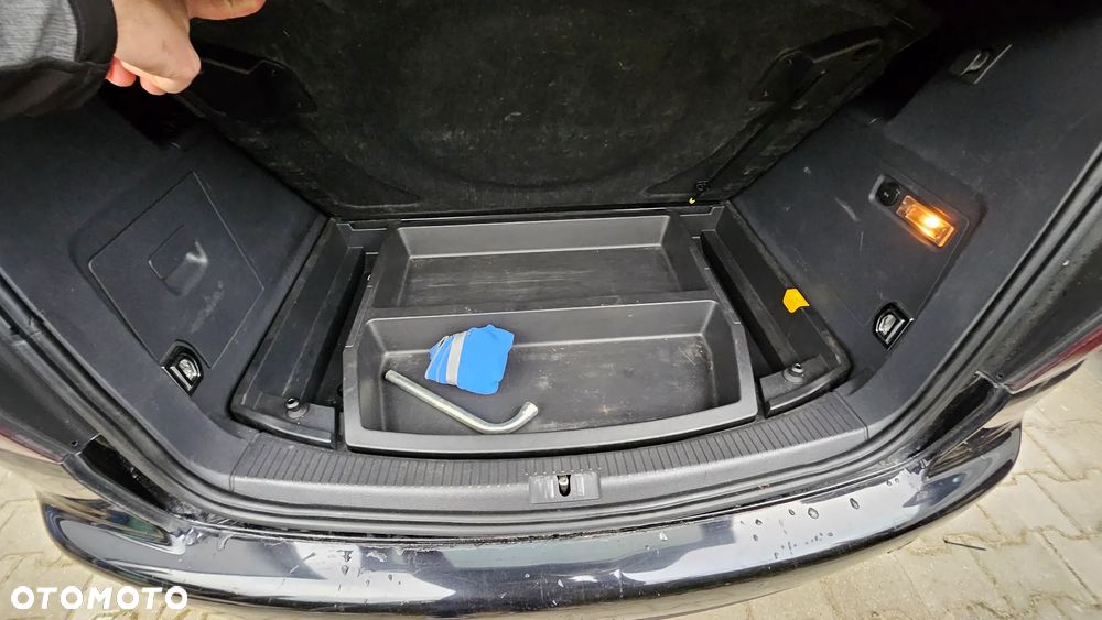 Volkswagen Touran 1.4 TSI United - 10