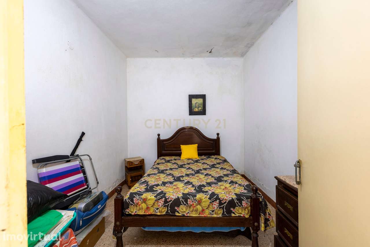 Imóvel T5 para Recuperação Total – Oportunidade Única no Coração de Po - Grande imagem: 4/27