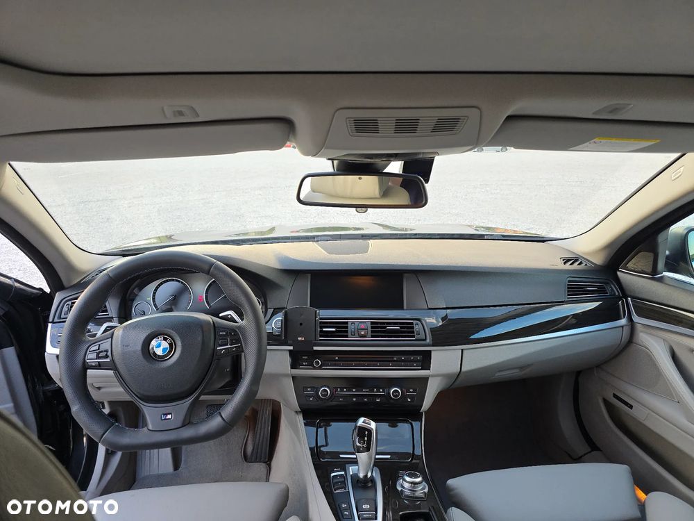 BMW Seria 5 525d xDrive Sport-Aut - 19
