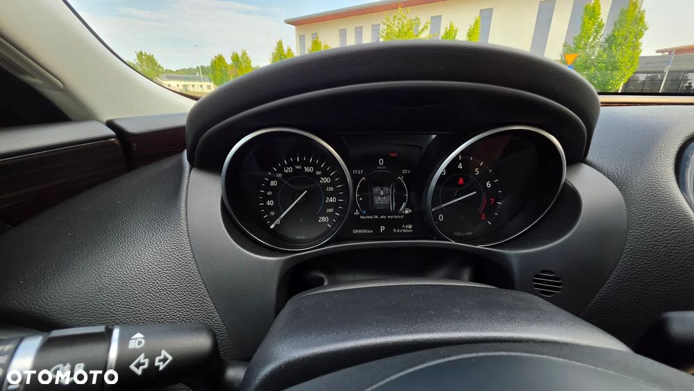 Jaguar XE - 21