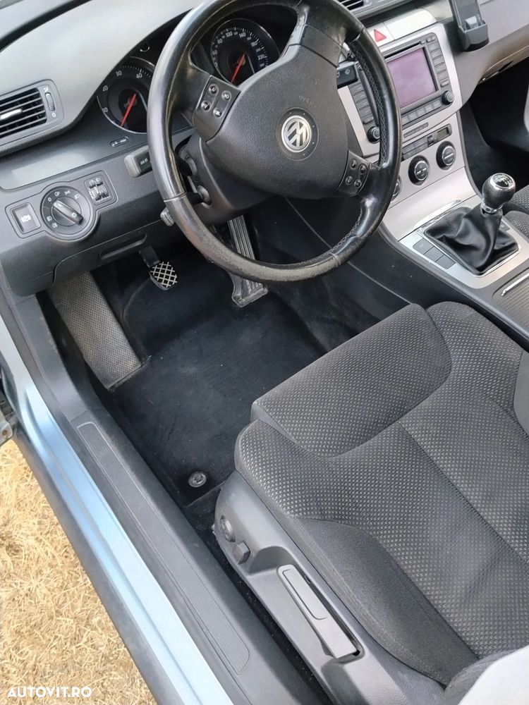Volkswagen Passat 2.0 TDI DPF Highline - 9