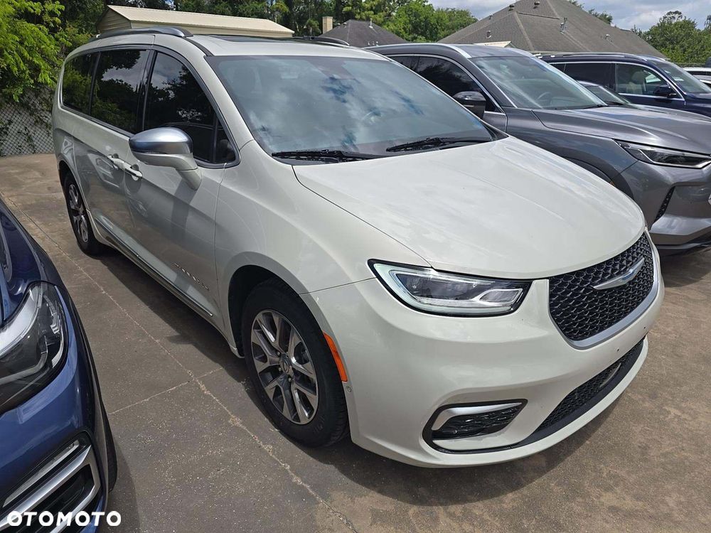 Chrysler Pacifica - 2