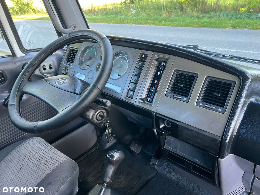 Nissan Atleon - 33