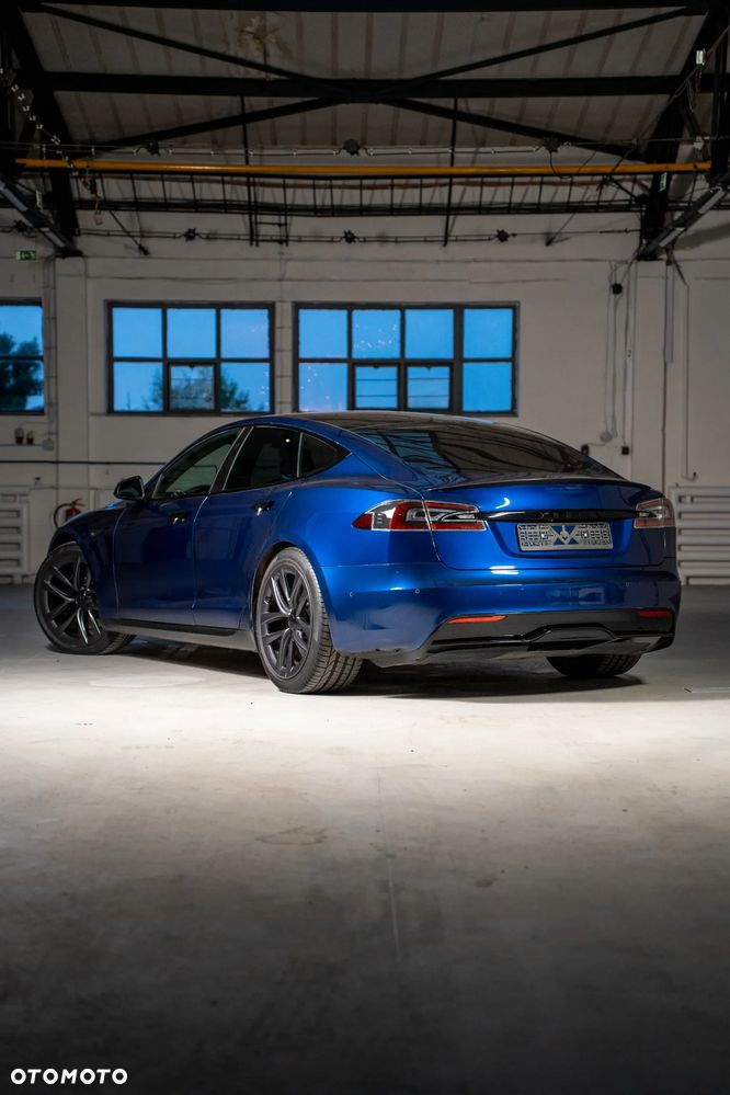 Tesla Model S - 9